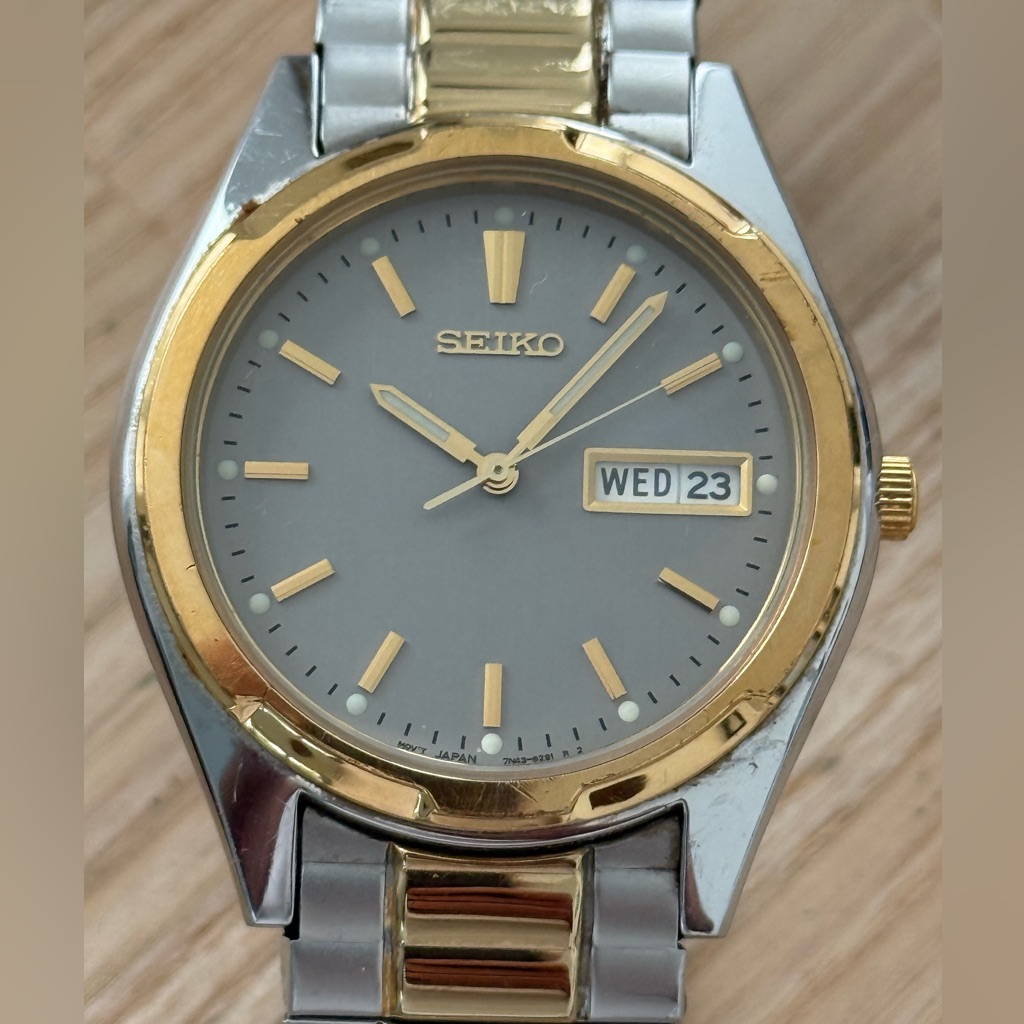 Seiko Gray Dial Watch Two-Tone Stretch Bracelet Case Day Date Window New Battery